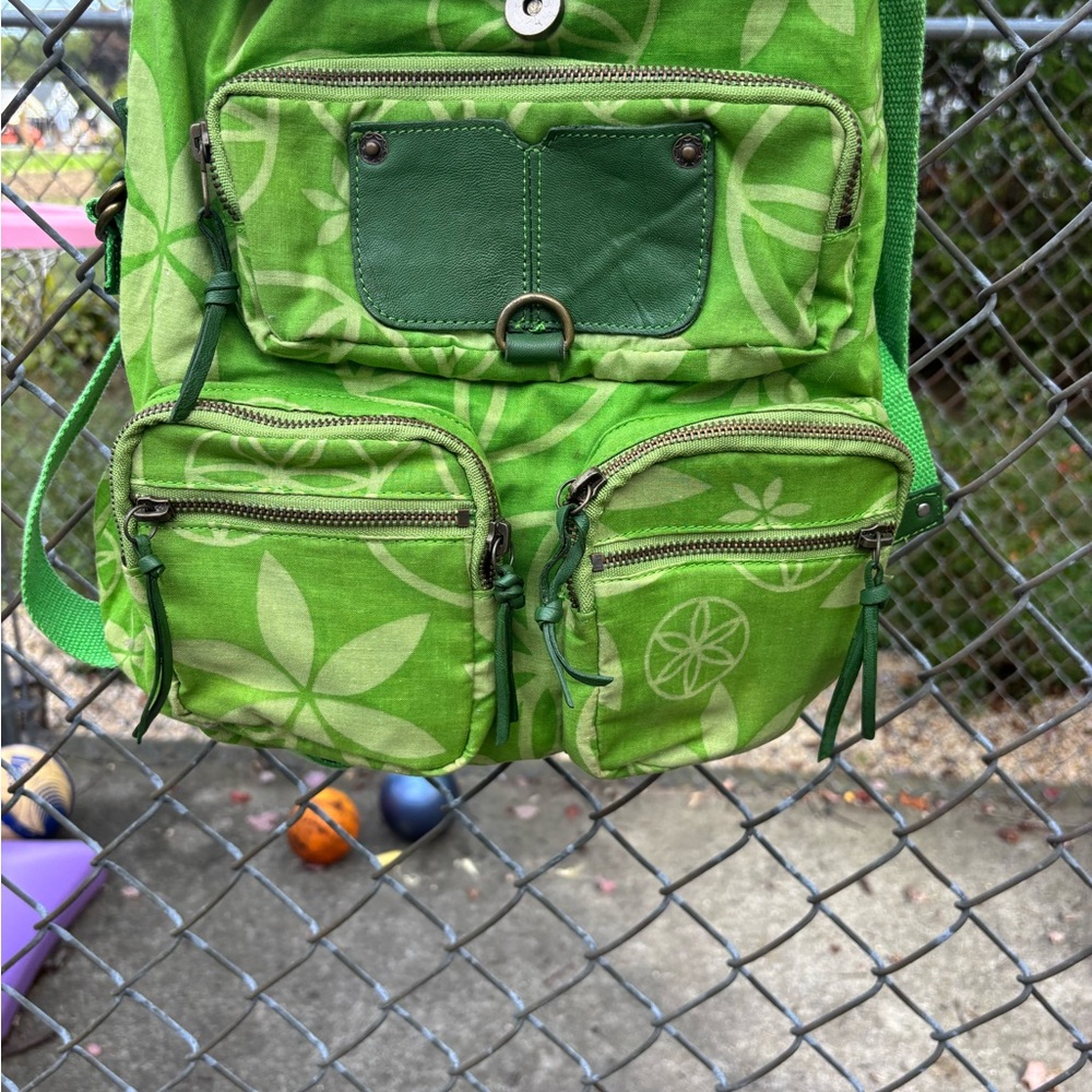 Green Patterned Bag With Leaf Design - image 4